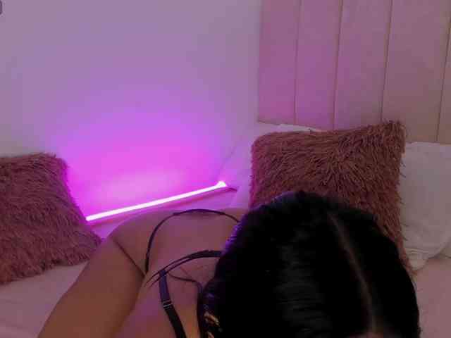 IrinaTannedd webcam