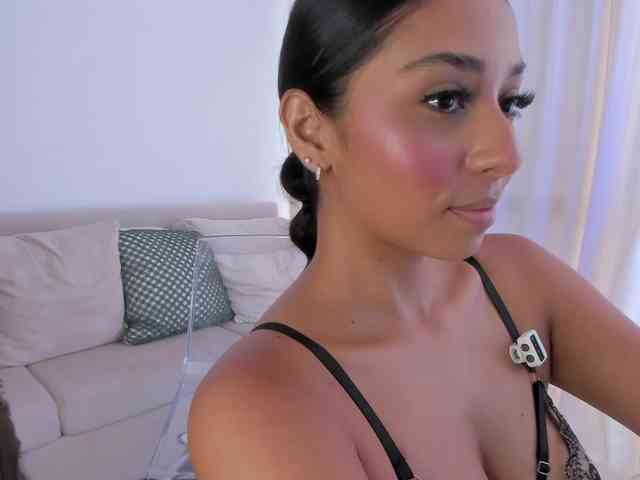 IrinaTannedd webcam