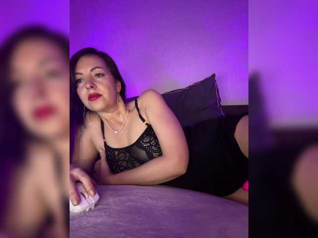 ElviraMilf live cam on BongaCams