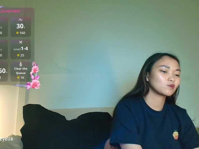 RozyElle live webcam show