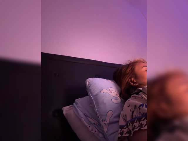 RozyElle — live female cam