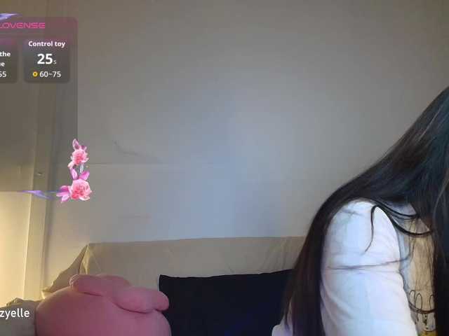 RozyElle live webcam show