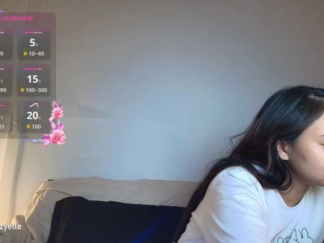 RozyElle live webcam show