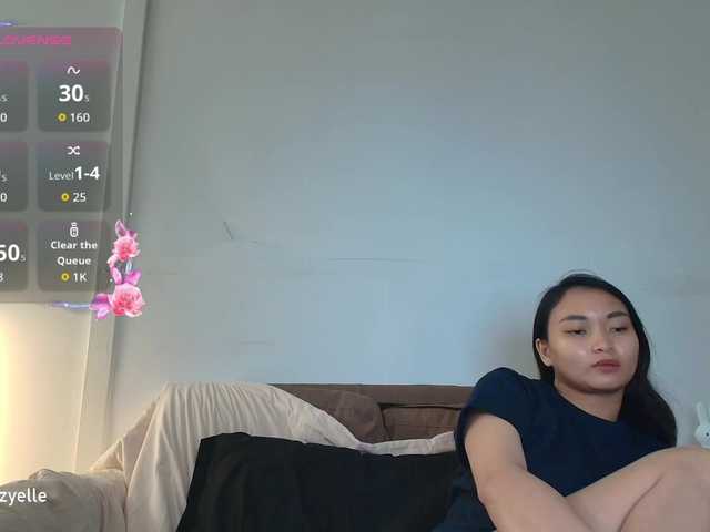 RozyElle live webcam show