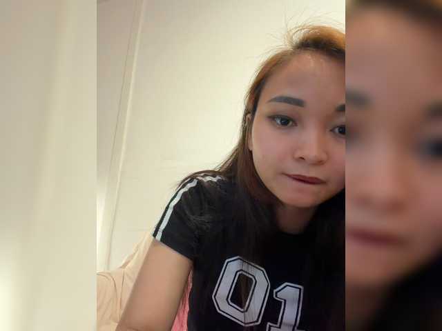 RozyElle live cam preview
