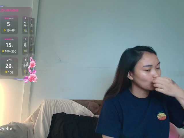 RozyElle live webcam show