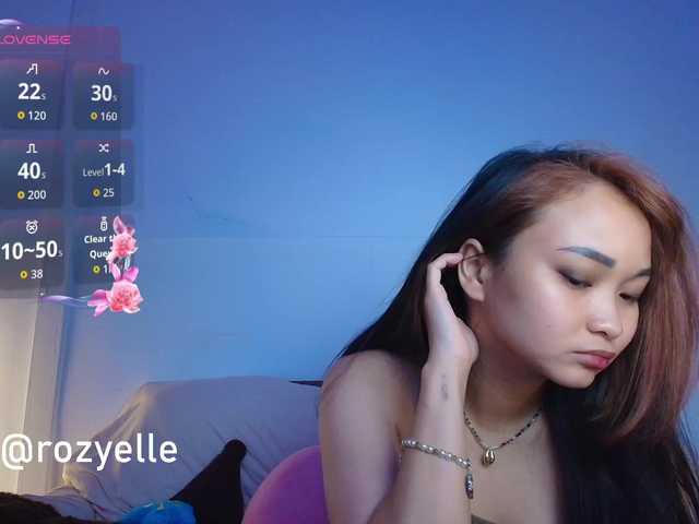 RozyElle live cam preview
