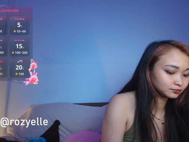 RozyElle live cam preview