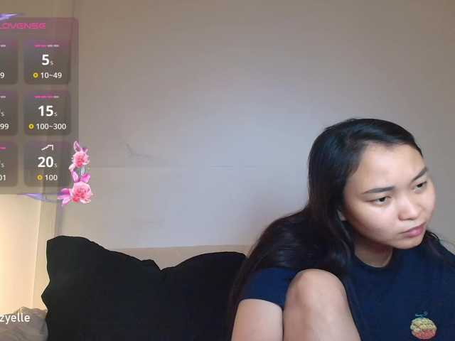 RozyElle live webcam show