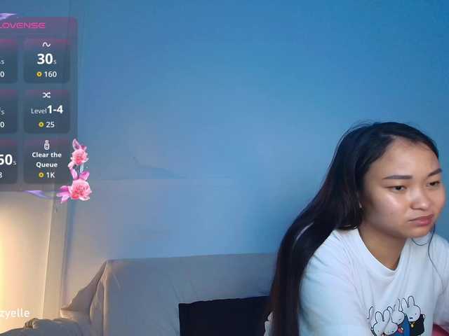 RozyElle live webcam show