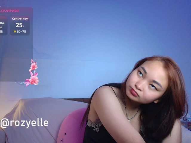 RozyElle live cam preview