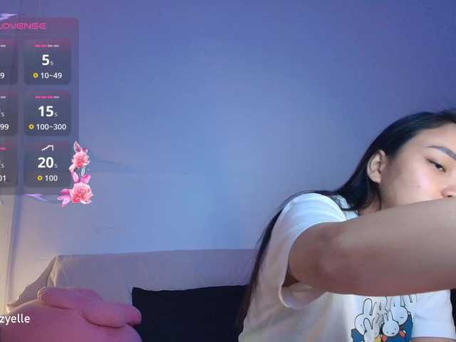 RozyElle live webcam show