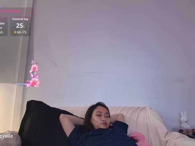RozyElle live webcam show