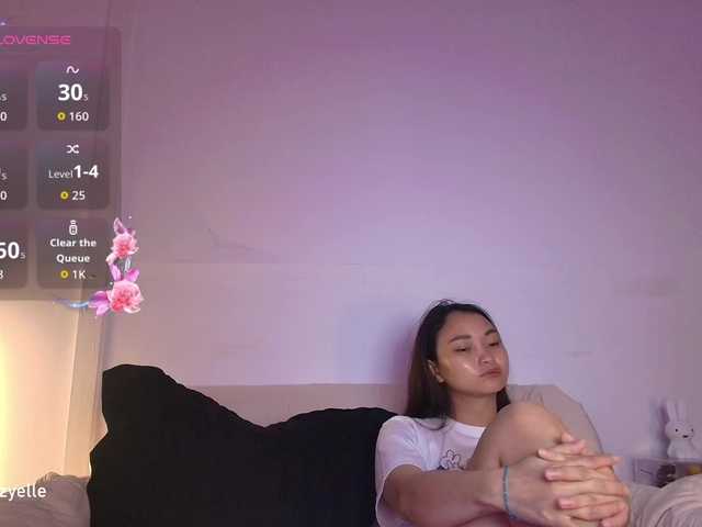 RozyElle live webcam show