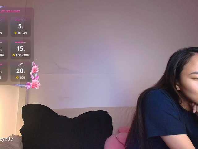 RozyElle live webcam show