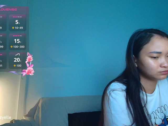 RozyElle live webcam show