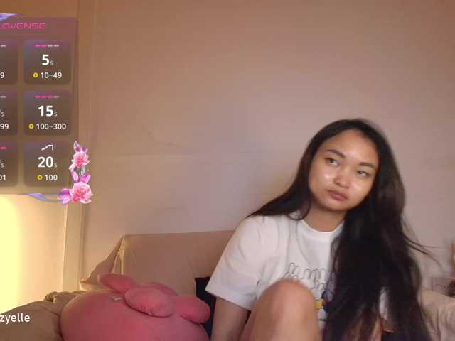 RozyElle live webcam show