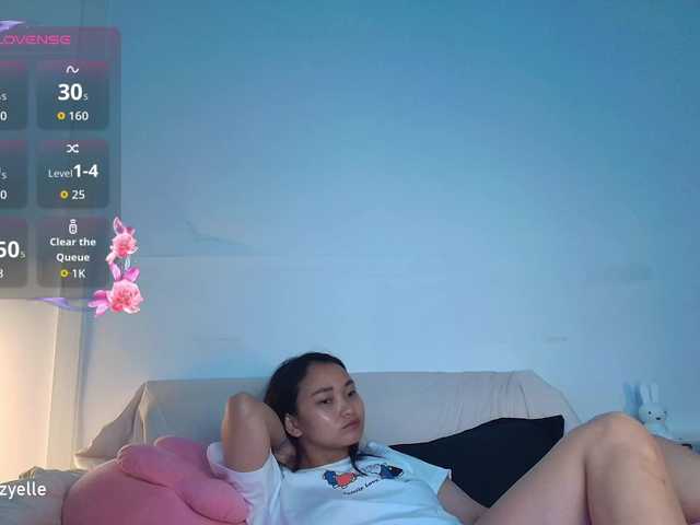 RozyElle live webcam show
