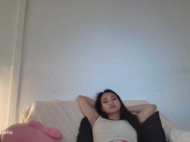 le modèle RozyElle est en webcam porno dans un show sur le site bongacams, il possède les tags suivants: Asian,Brunette,Shaved