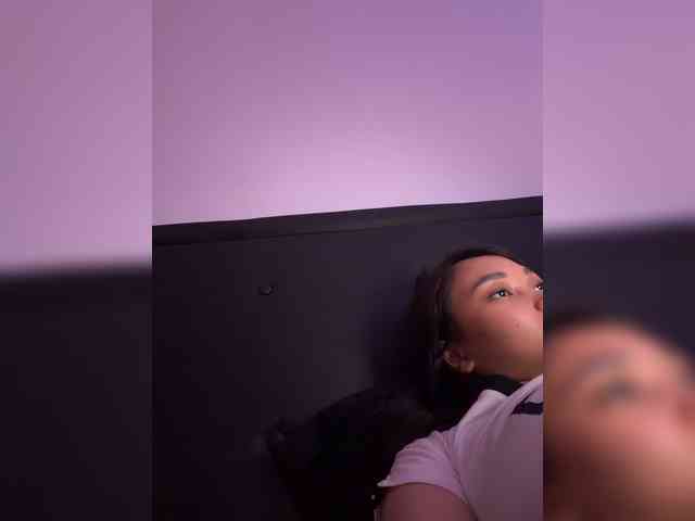 RozyElle webcam