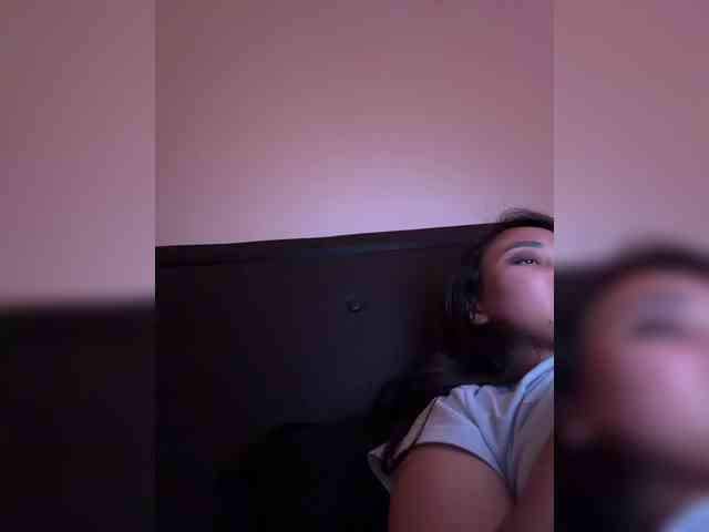 RozyElle webcam