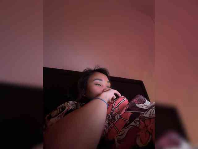 RozyElle webcam