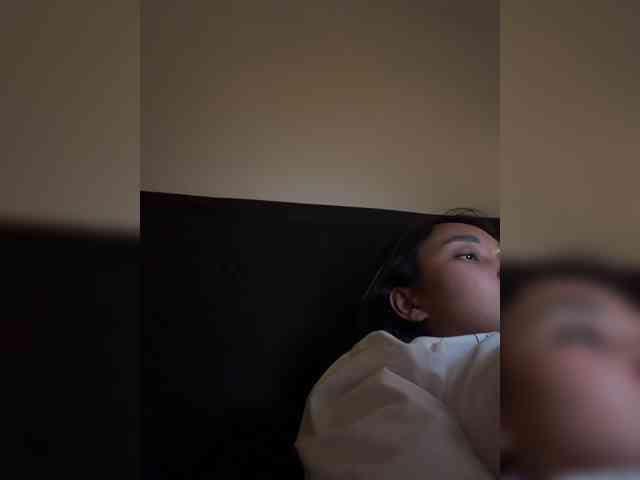 RozyElle webcam