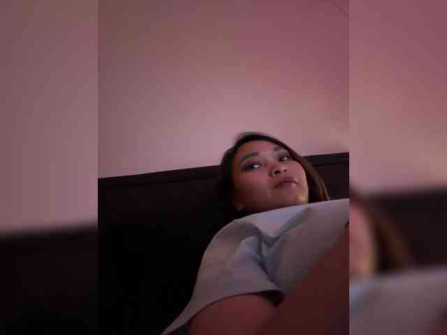 RozyElle webcam