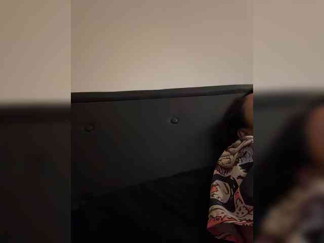 RozyElle webcam
