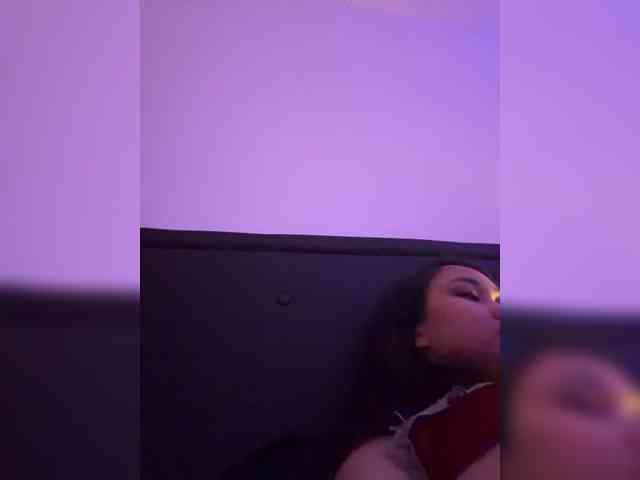 RozyElle webcam