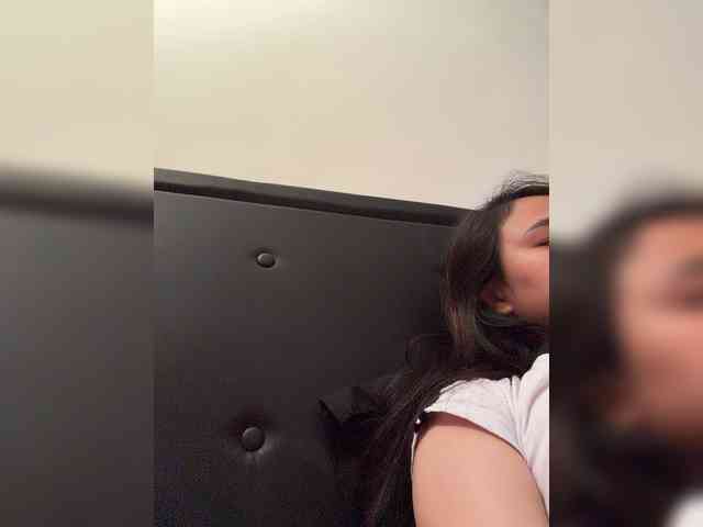 RozyElle webcam