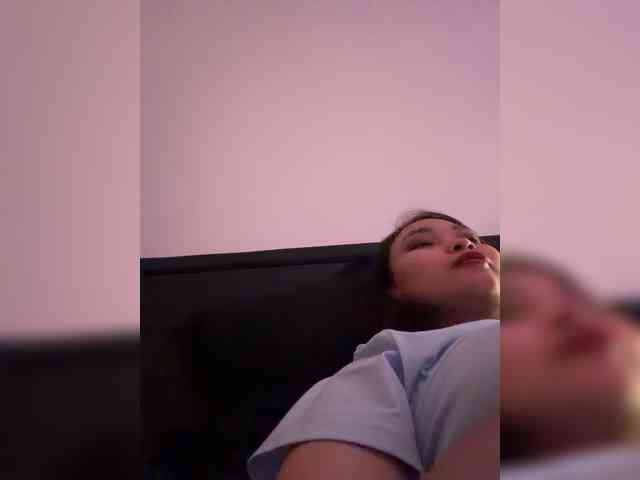 RozyElle webcam