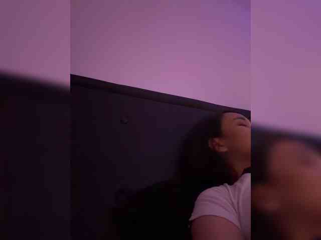 RozyElle webcam