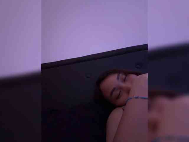 RozyElle webcam