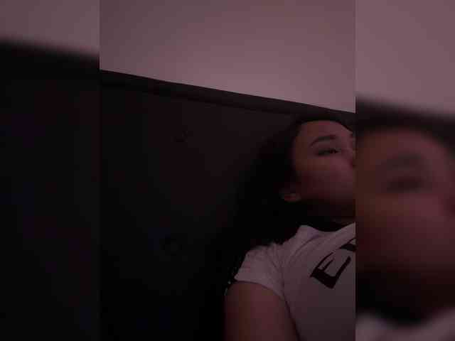 RozyElle webcam