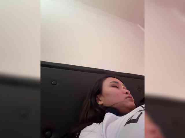 RozyElle webcam