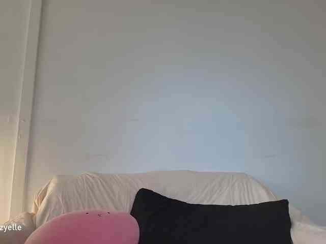 RozyElle webcam
