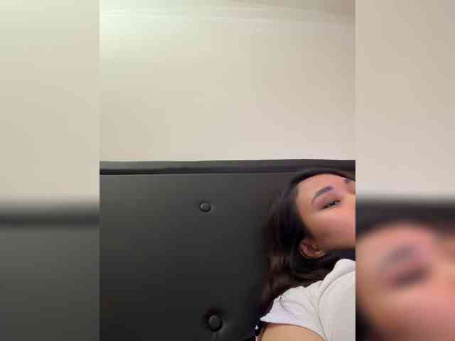 RozyElle webcam