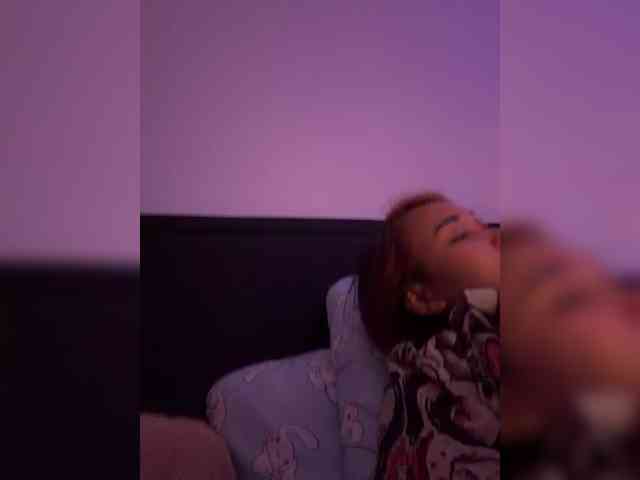 RozyElle webcam