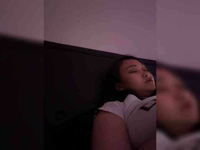 RozyElle webcam