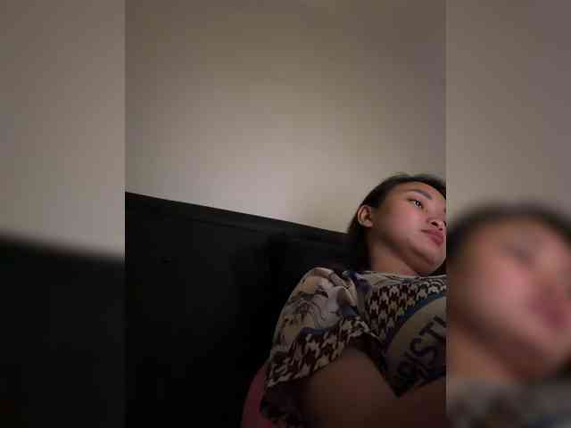 RozyElle webcam