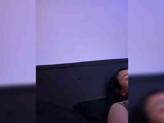 RozyElle webcam