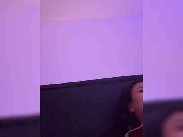 RozyElle webcam