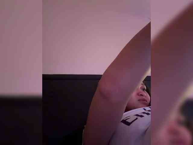 RozyElle webcam