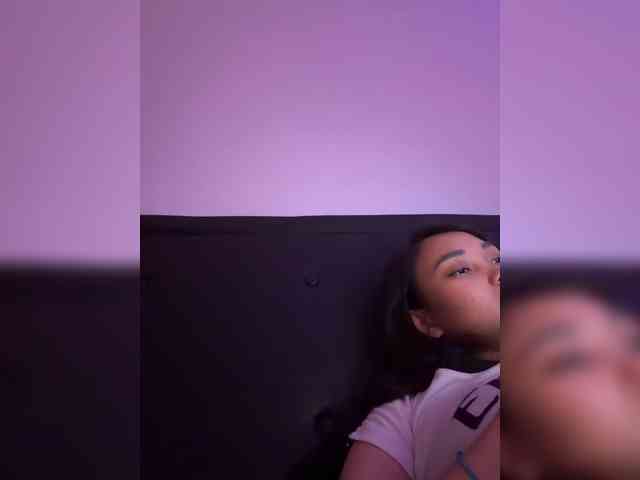 RozyElle webcam