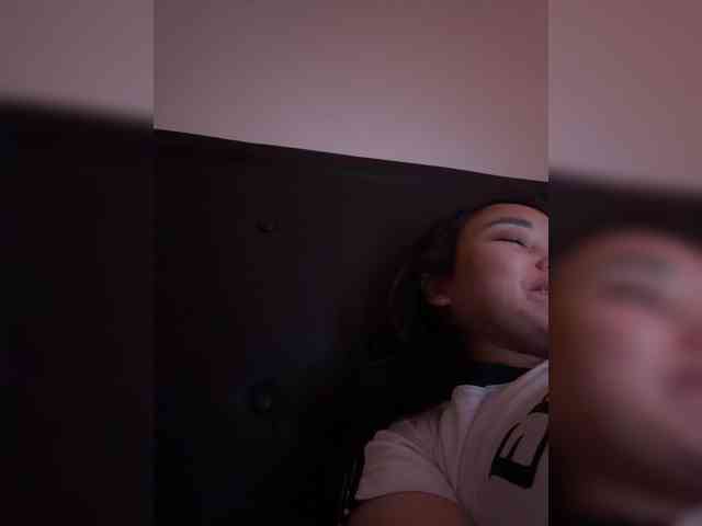 RozyElle webcam