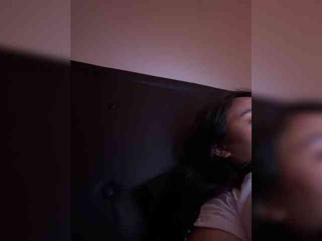 RozyElle webcam