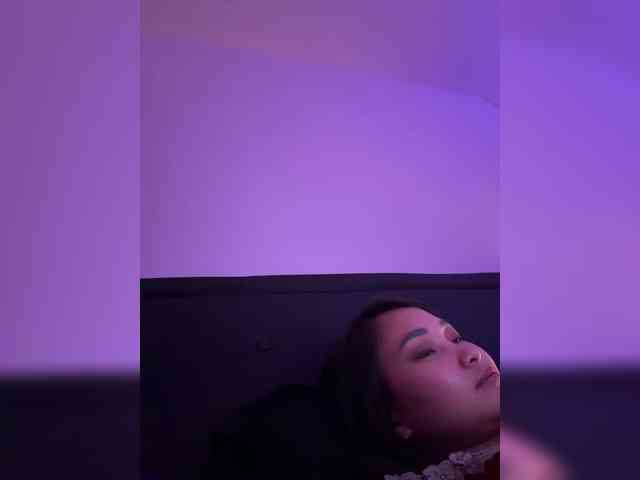 RozyElle webcam