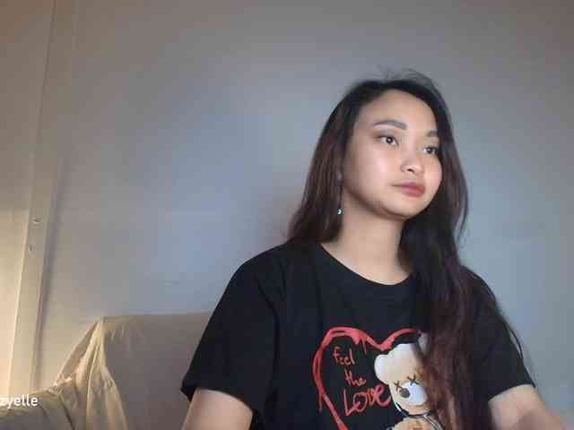 Model: RozyElle