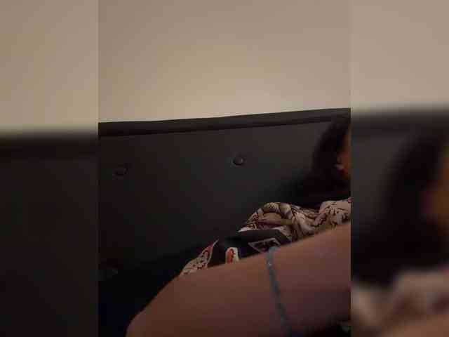 RozyElle webcam